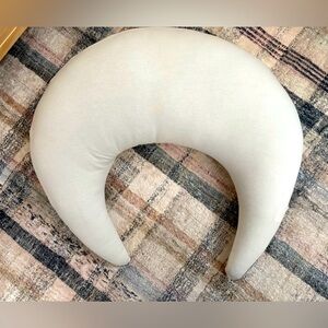 Snuggle Me Organic Feeding Support and Cover